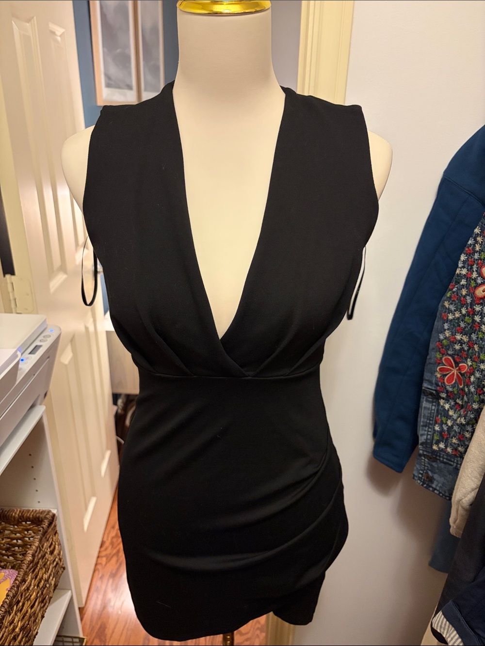 Lulu’s Little Black Dress 👗 Sleeveless V-Neck Women’s Wrap Front Top